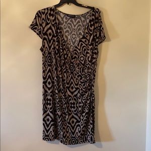 Plus size women’s tan and black dress.
